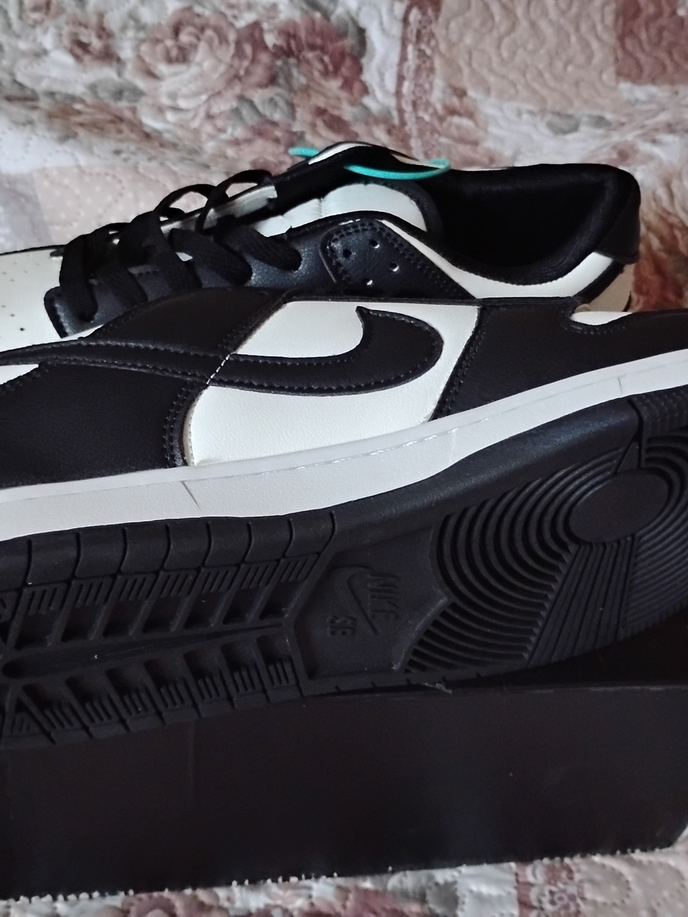 Nike Black and White Low-Top Sneakers - Picture 3 of 4